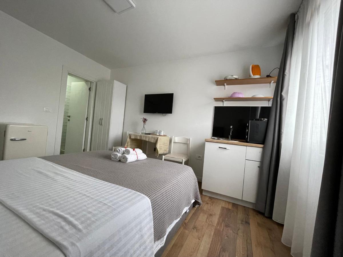Central Studio Apartments Tirana Buitenkant foto