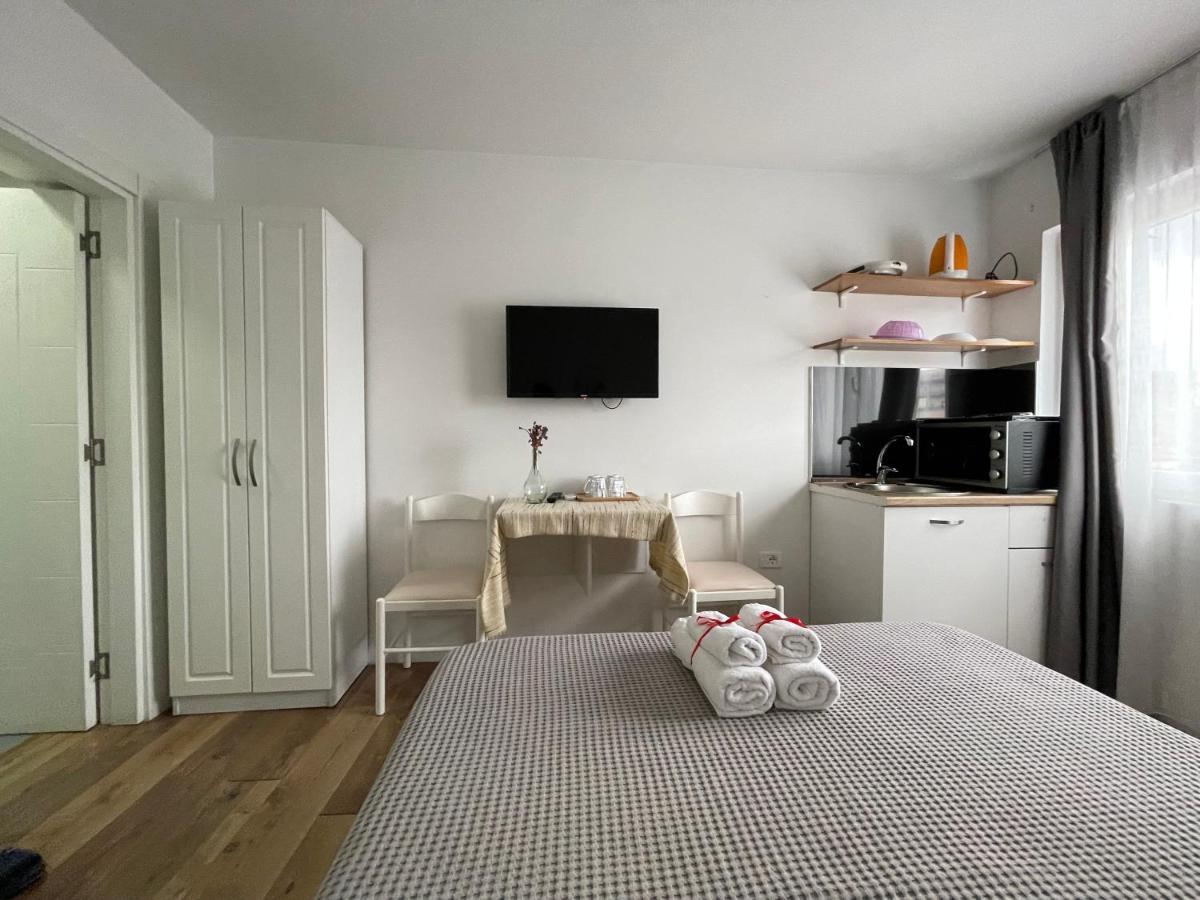 Central Studio Apartments Tirana Buitenkant foto
