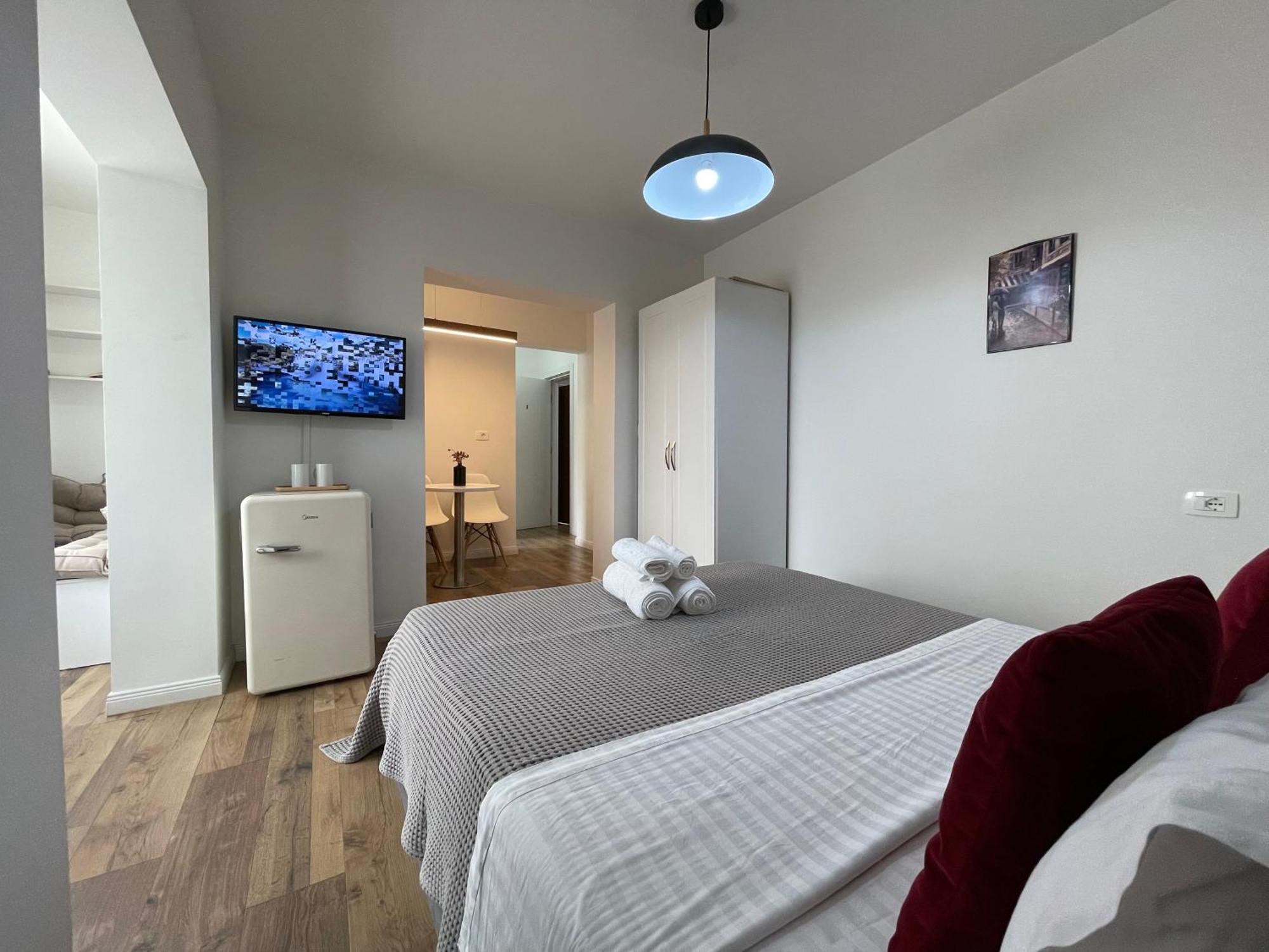 Central Studio Apartments Tirana Buitenkant foto