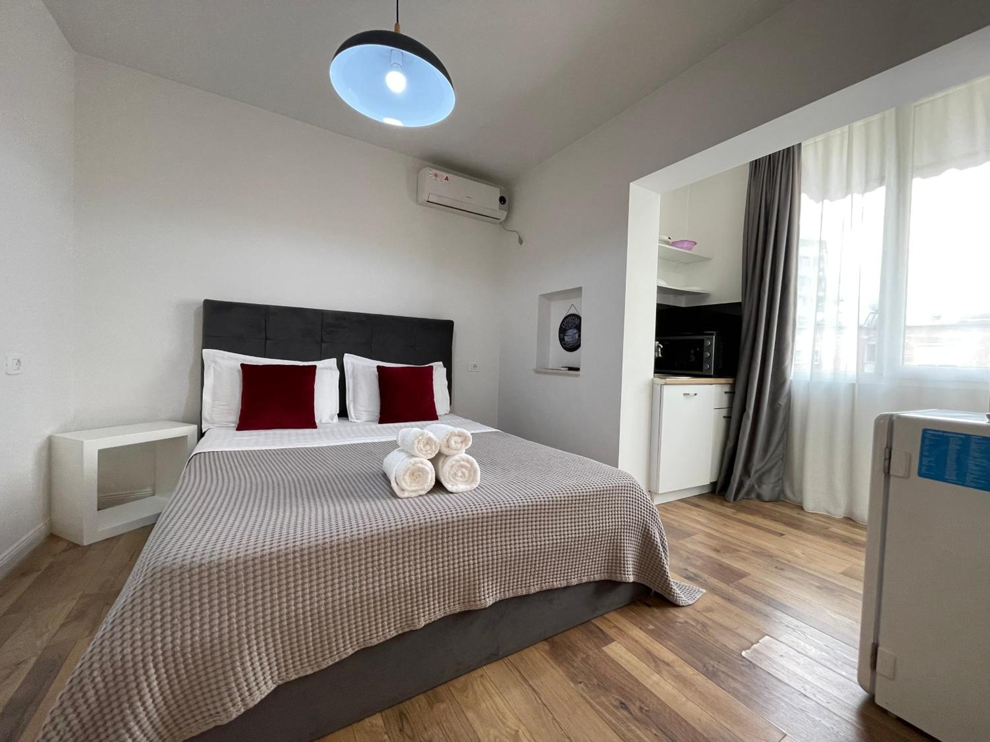 Central Studio Apartments Tirana Buitenkant foto
