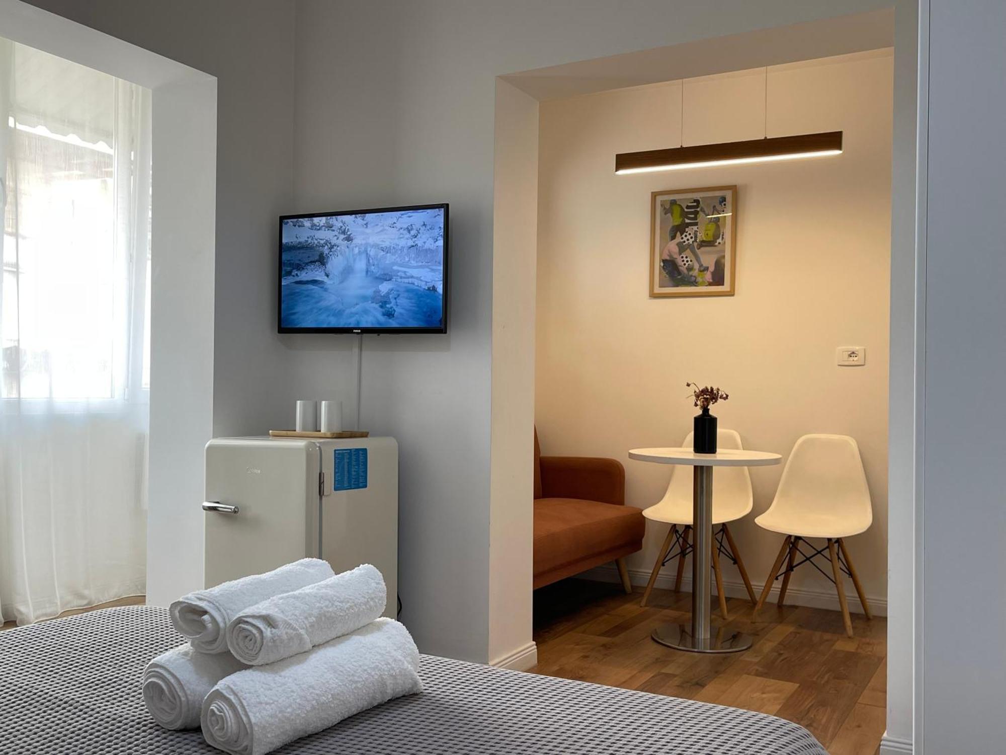 Central Studio Apartments Tirana Buitenkant foto
