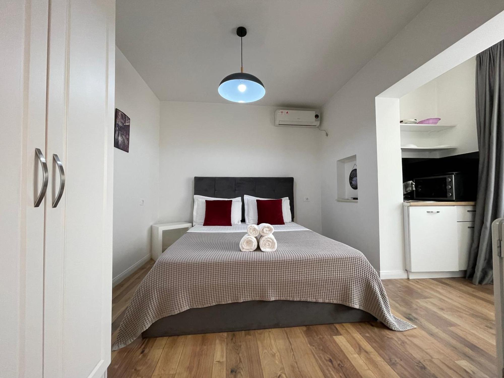 Central Studio Apartments Tirana Buitenkant foto